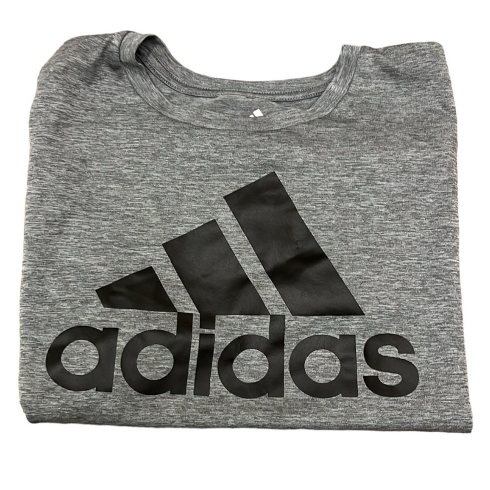 DONATING 5/30. 
☀️ Adidas T-shirt